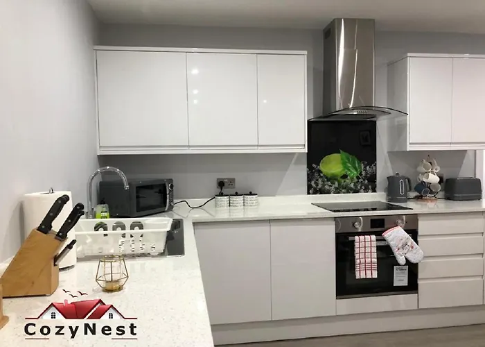 Luxury Central Self Contained Flat By Cozynest