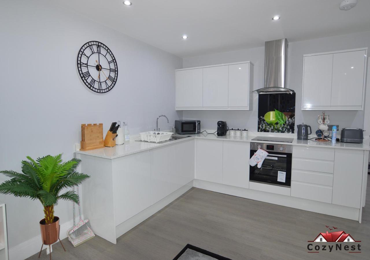 Luxury Self Contained Flat By Cozynest *