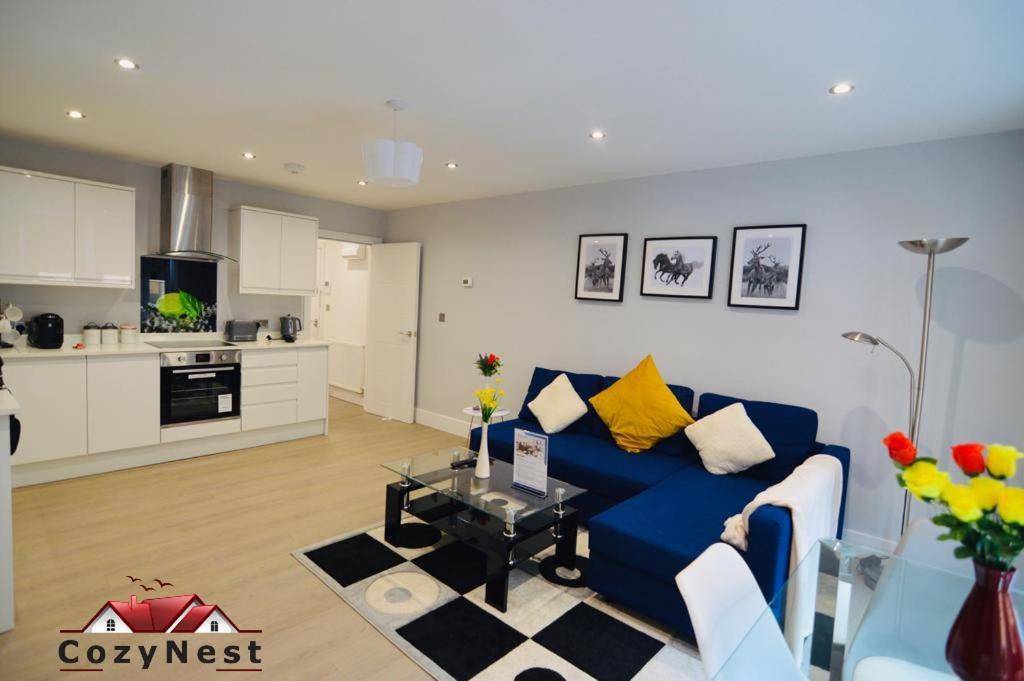 Luxury Self Contained Flat By Cozynest Apartment
